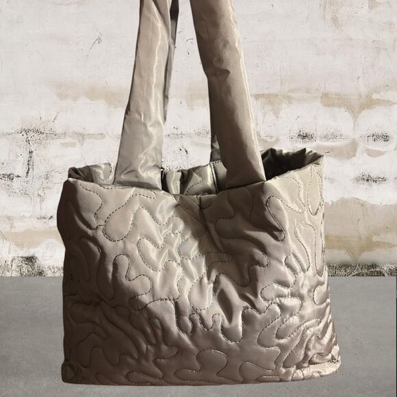 Wild Fable NWT Puffy Tote Bag in Green or Beauty Item - Picture 2 of 6